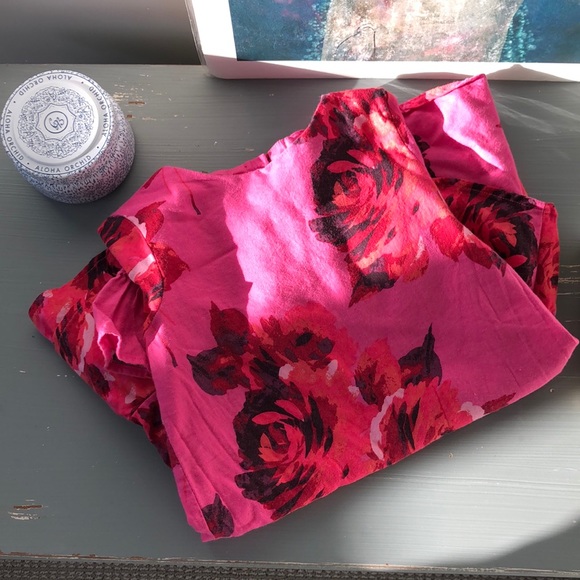 GAP Roses 🌹 Dress - Picture 2 of 8